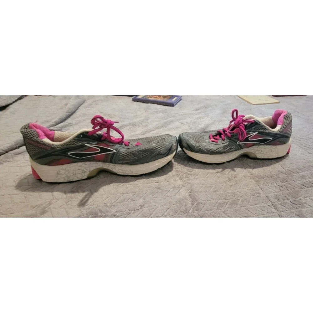 Brooks Womens Ravenna 5 1201491D672 Gray Running Shoes Sneakers Size 9